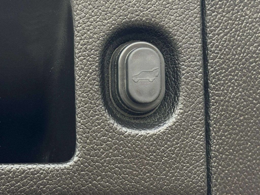 2019 Cadillac Escalade ESV 4WD 4dr Luxury - 23010041 - 6