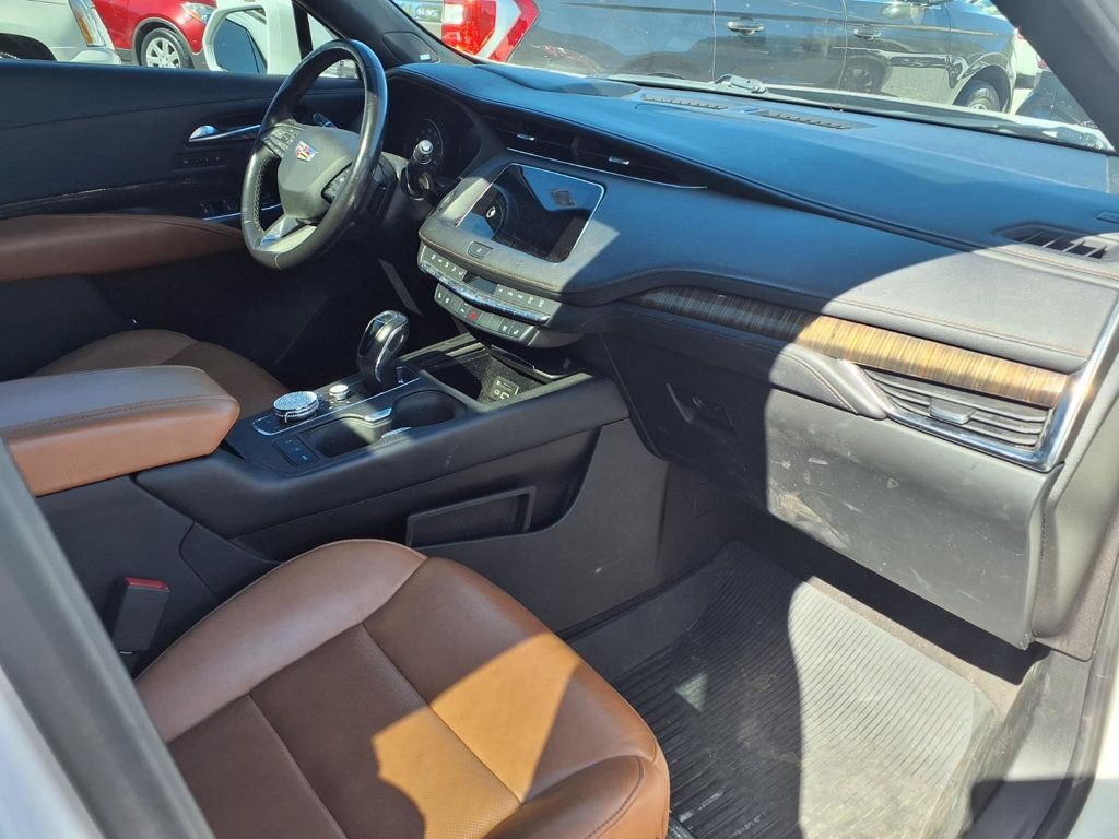 Cadillac XT4 photo 24