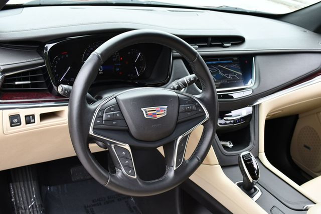 2019 Cadillac XT5 FWD 4 Door Luxury W/Blind Zone Alert and Rear Vision Camera - 23033423 - 11