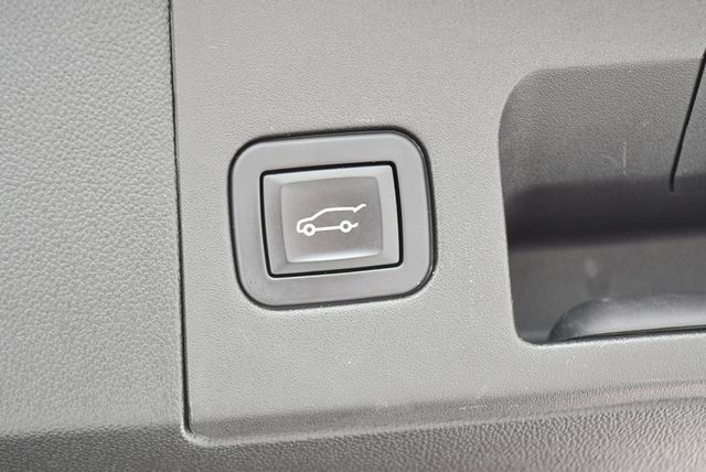 2019 Cadillac XT5 FWD 4 Door Luxury W/Blind Zone Alert and Rear Vision Camera - 23033423 - 16