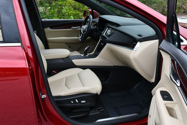 2019 Cadillac XT5 FWD 4 Door Luxury W/Blind Zone Alert and Rear Vision Camera - 23033423 - 18
