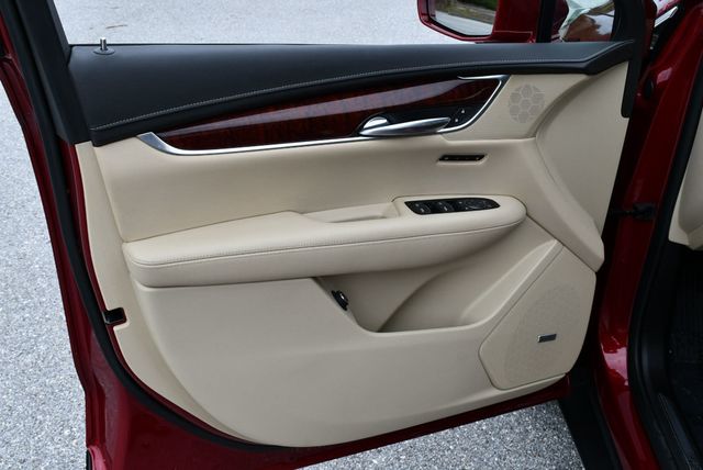 2019 Cadillac XT5 FWD 4 Door Luxury W/Blind Zone Alert and Rear Vision Camera - 23033423 - 34