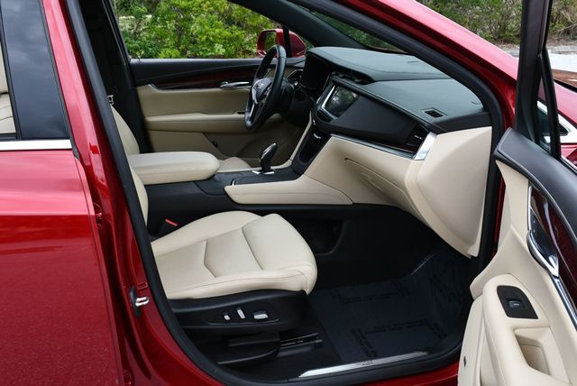 2019 Cadillac XT5 FWD 4 Door Luxury W/Blind Zone Alert and Rear Vision Camera - 23033423 - 40