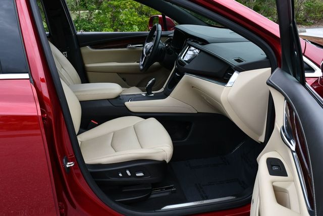 2019 Cadillac XT5 FWD 4 Door Luxury W/Blind Zone Alert and Rear Vision Camera - 23033423 - 41