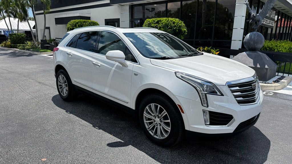 2019 Cadillac XT5 Luxury photo 2