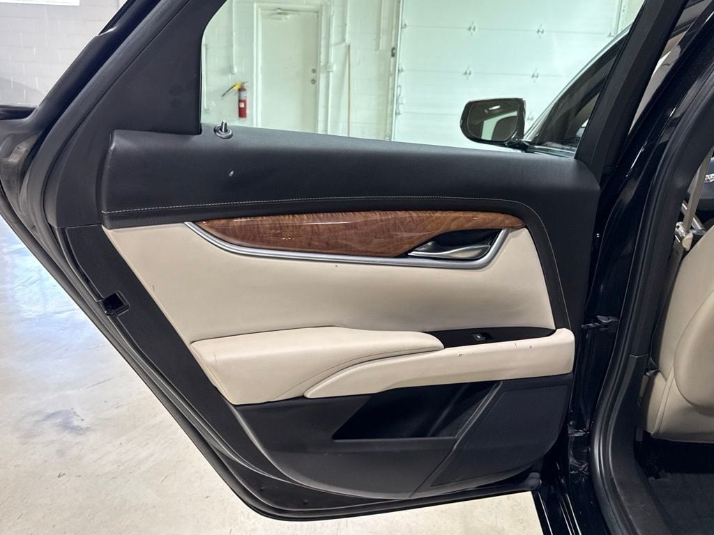 2019 Cadillac XTS 4dr Sedan Luxury FWD - 23047064 - 22