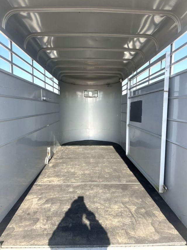 2019 Calico 16 Foot Stock Trailer  - 22252484 - 5