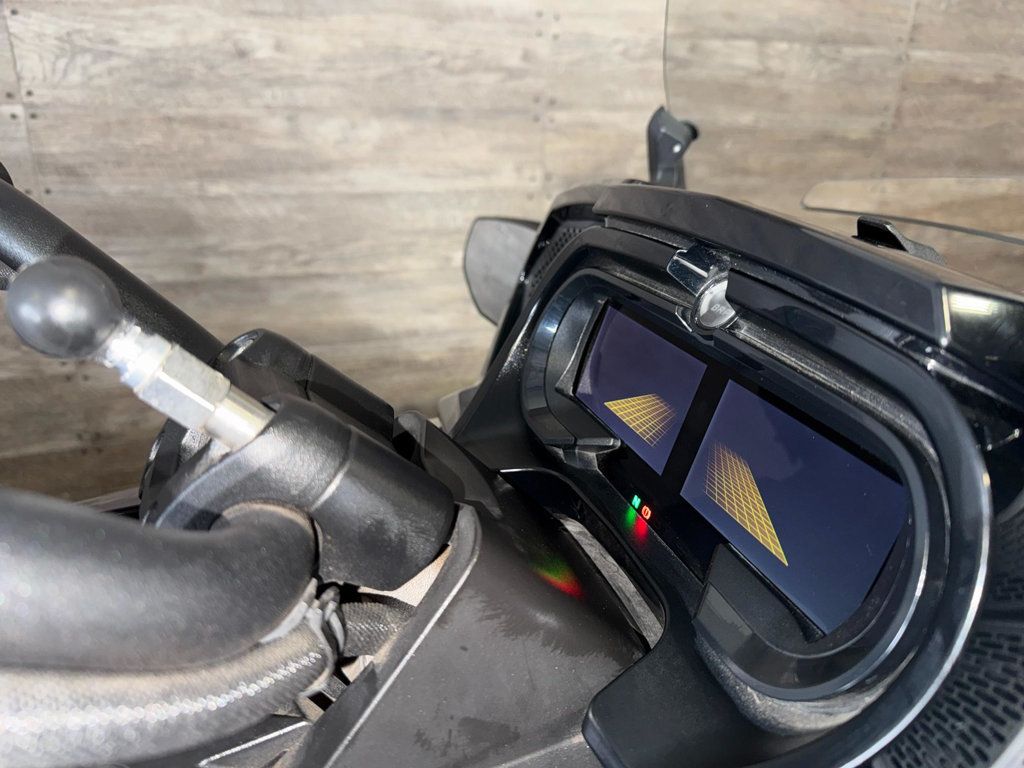 2019 Can-Am Spyder F3-T SE6 LOW MILES! - 23006474 - 9