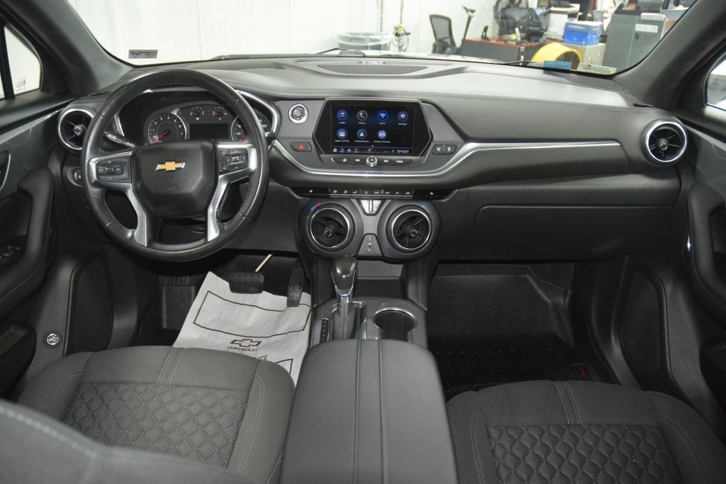 2019 Chevrolet Blazer Base - 23040767 - 28