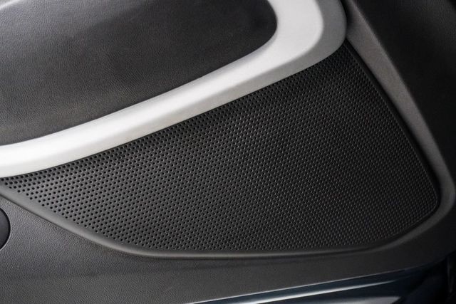 2019 Chevrolet Camaro 2dr Coupe 1LT - 22994252 - 18