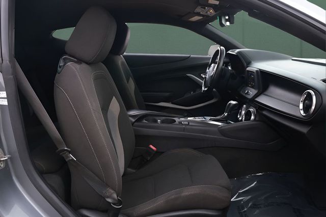 2019 Chevrolet Camaro 2dr Coupe 1LT - 22980229 - 18