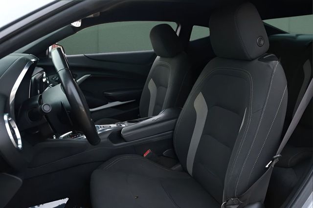 2019 Chevrolet Camaro 2dr Coupe 1LT - 22980229 - 1