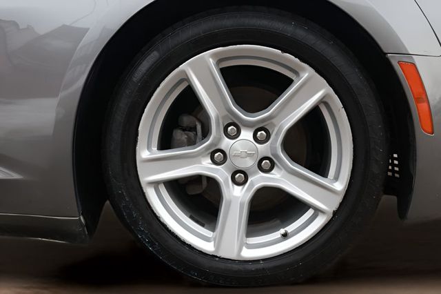 2019 Chevrolet Camaro 2dr Coupe 1LT - 22980229 - 23