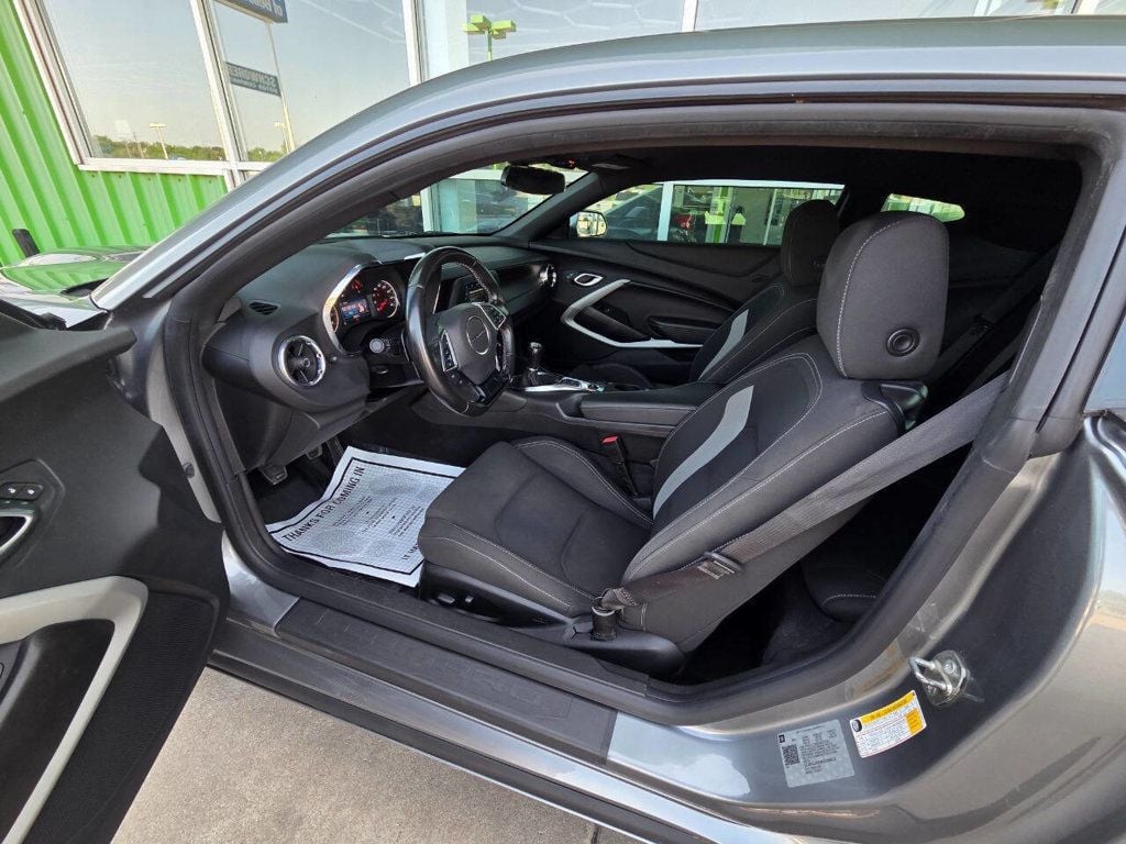 2019 Chevrolet Camaro Coupe 1LT photo 9