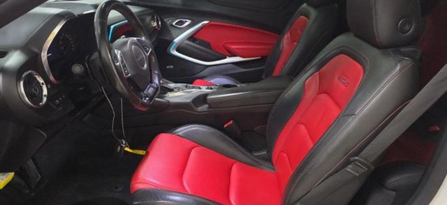 2019 Chevrolet Camaro 2SS, AUTO TRANS, TOUCHSCREEN, TWO TONE LTHR, SPOILER!!! - 23072620 - 6