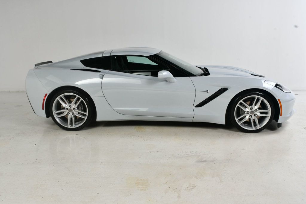 2019 Chevrolet Corvette Stingray Coupe 2LT photo 3