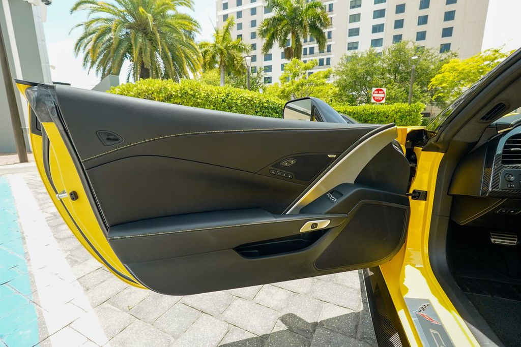 2019 Chevrolet Corvette 2dr ZR1 Convertible w/3ZR - 23029576 - 60
