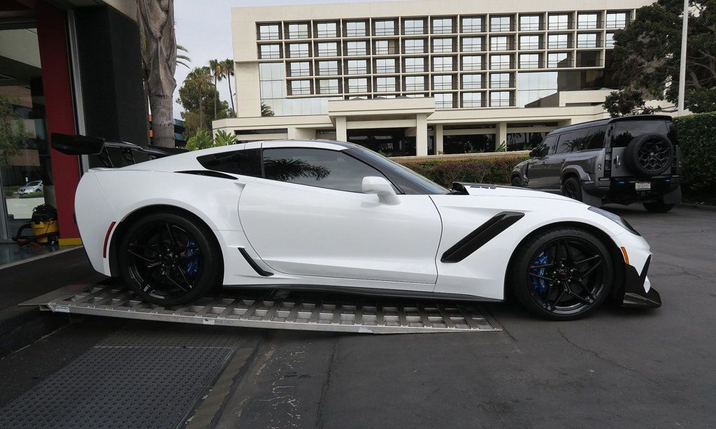2019 Chevrolet Corvette 2dr ZR1 Coupe w/3ZR - 23026537 - 50
