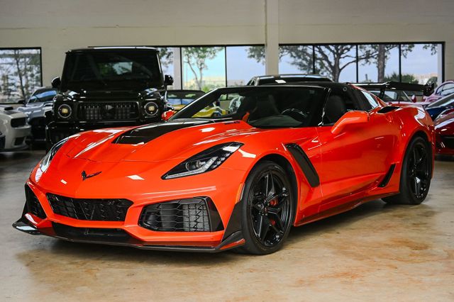 2019 Chevrolet Corvette 2dr ZR1 Coupe w/3ZR - 22935161 - 0