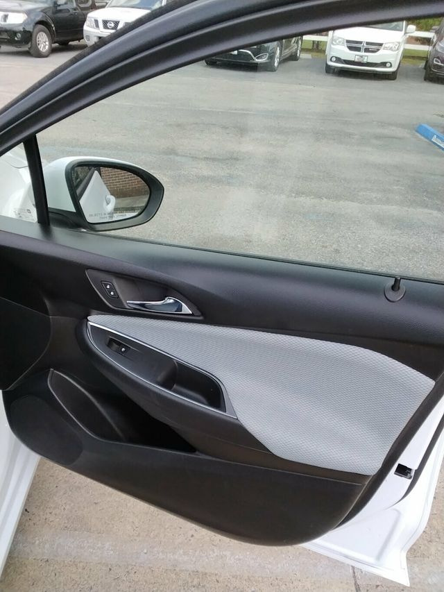 2019 Chevrolet CRUZE 4dr Hatchback LS - 23017807 - 9