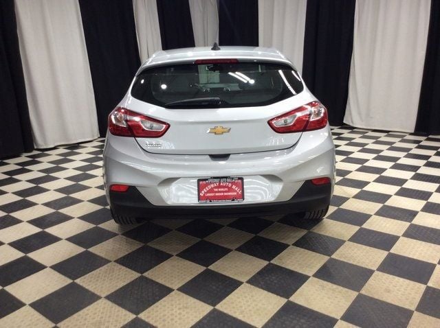 2019 Chevrolet CRUZE 4dr Hatchback LS - 22772926 - 4