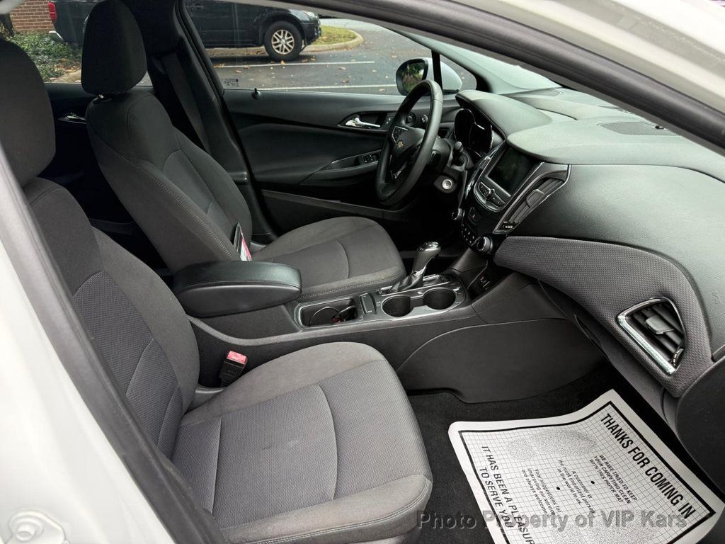 2019 Chevrolet CRUZE 4dr Hatchback LT - 23025318 - 11