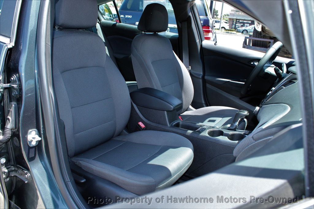 2019 Chevrolet Cruze LT photo 11