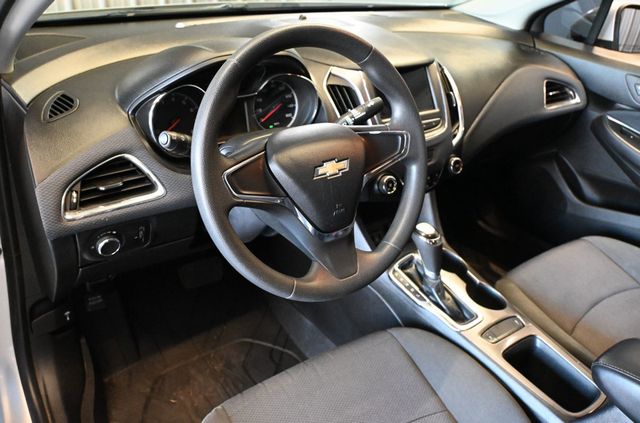 2019 Chevrolet CRUZE 4dr Sedan LS - 23068587 - 8