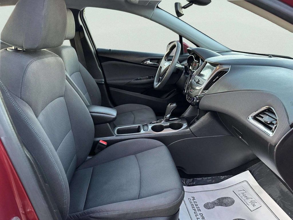 2019 Chevrolet CRUZE 4dr Sedan LT - 22993938 - 19