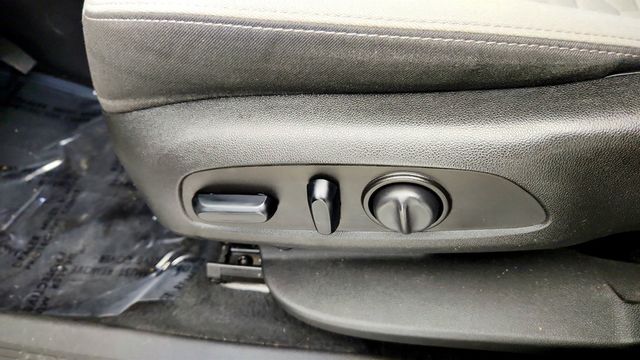 2019 Chevrolet Equinox FWD 4dr LS w/ Conv Pkg + Power Driver Seat - 23038276 - 10