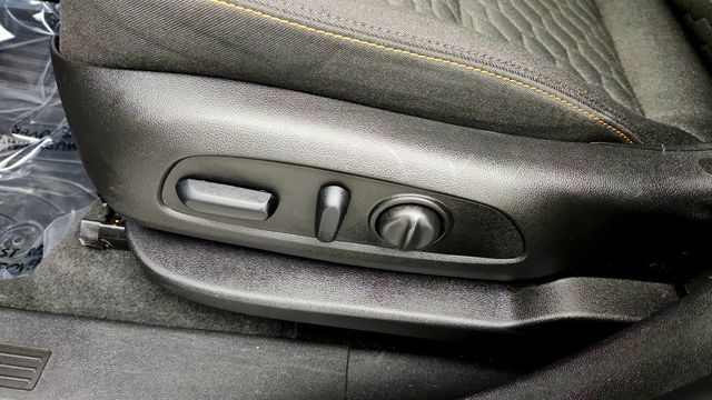 2019 Chevrolet Equinox FWD 4dr LT w/1LT, Sun & Nav Pkg, Heated Seats & Liftgate - 23095566 - 10