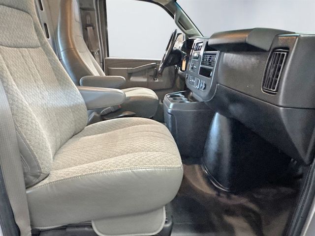 2019 Chevrolet Express Cargo Van RWD 2500 135" - 23056996 - 19