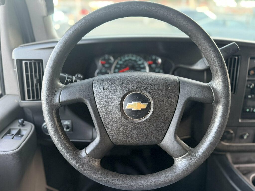 Chevrolet Express photo 10