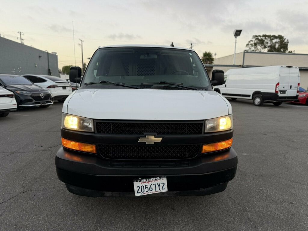 Chevrolet Express photo 2
