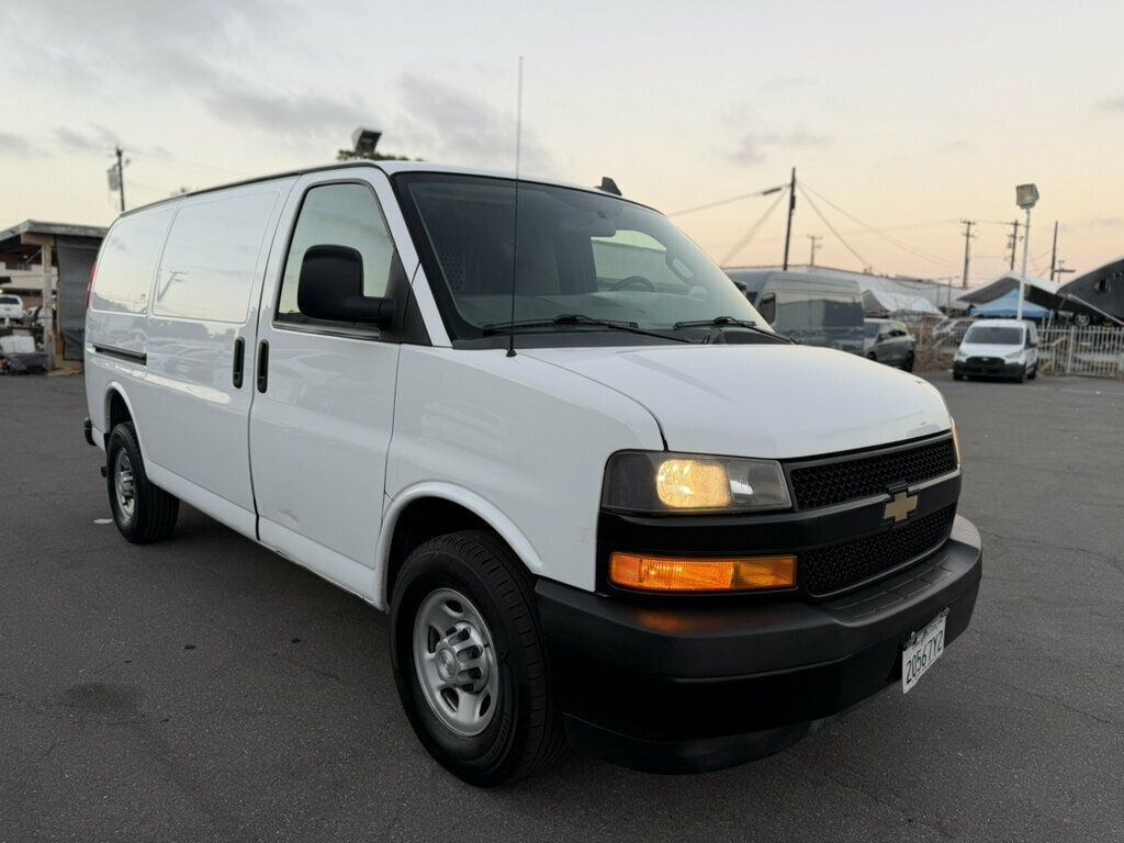 Chevrolet Express photo 3