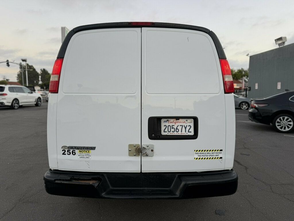 Chevrolet Express photo 5