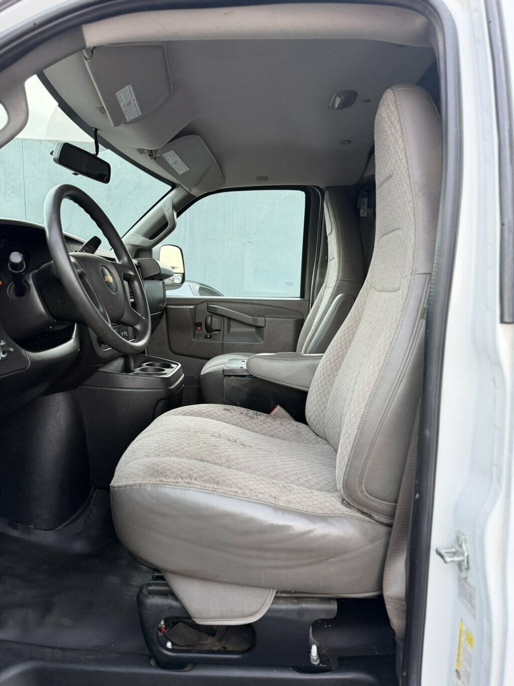 Chevrolet Express photo 7