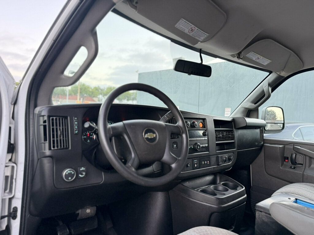 Chevrolet Express photo 9