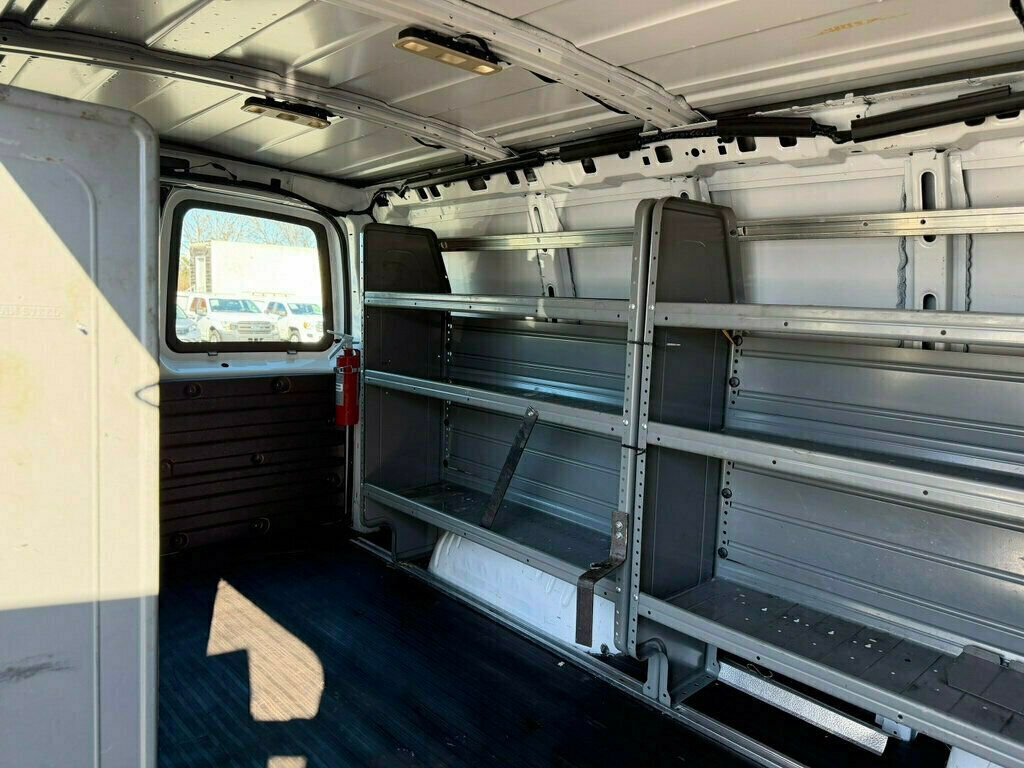2019 Chevrolet Express Cargo Van RWD 2500 135" - 22961909 - 17