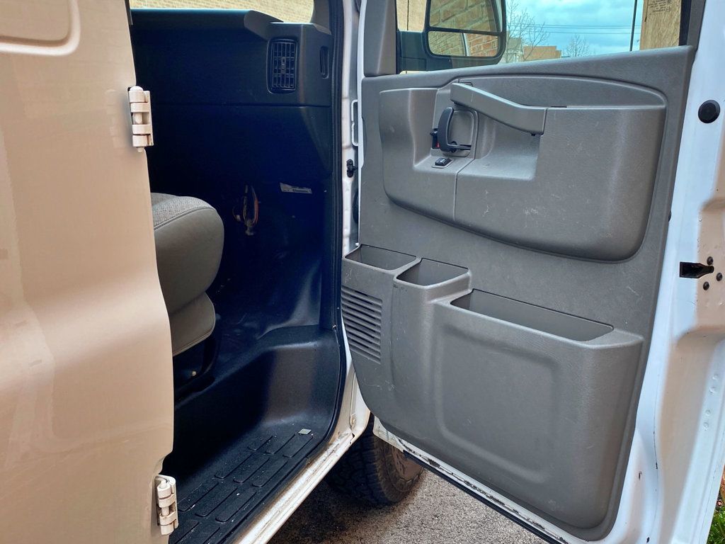 2019 Chevrolet Express Cargo Van RWD 2500 135" - 23012643 - 23