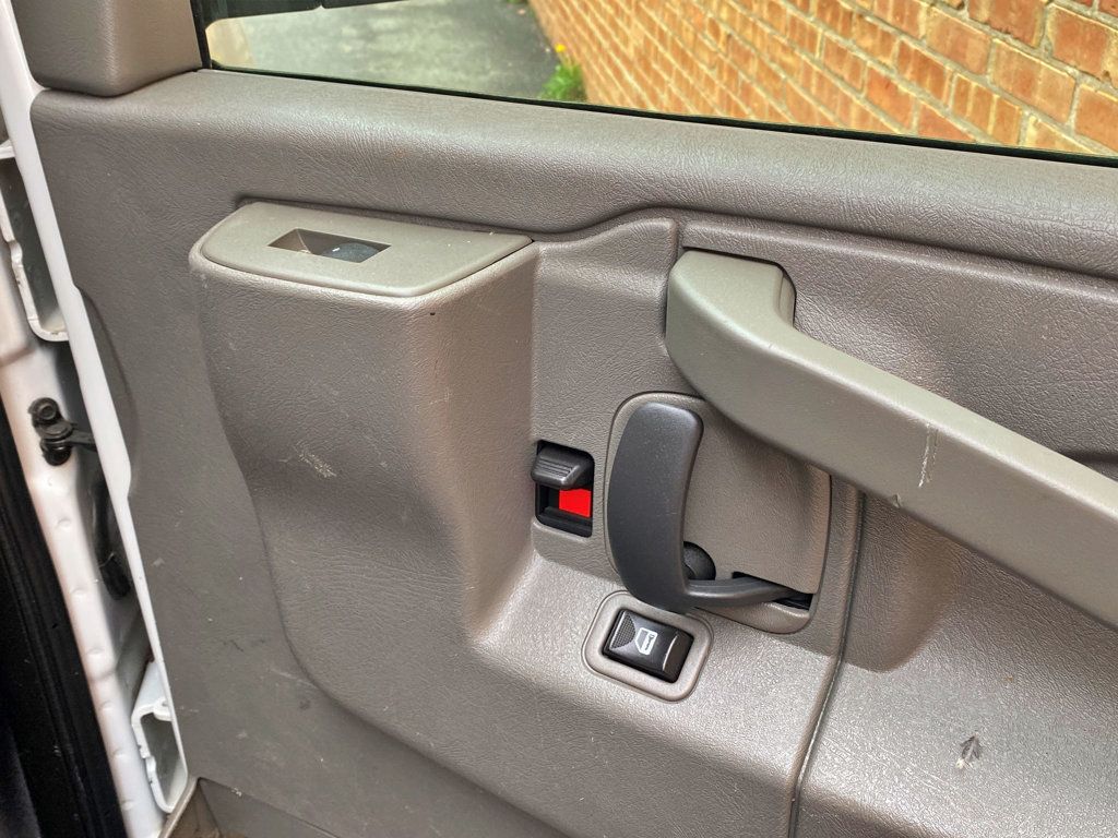 2019 Chevrolet Express Cargo Van RWD 2500 135" - 23012643 - 24