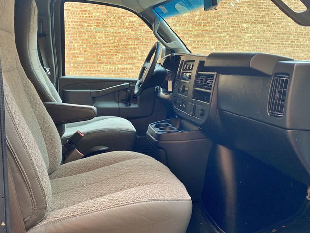 2019 Chevrolet Express Cargo Van RWD 2500 135" - 23012643 - 25