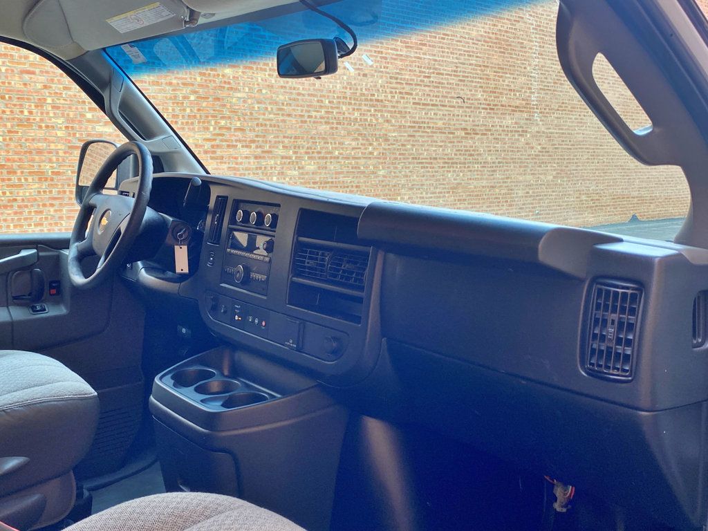 2019 Chevrolet Express Cargo Van RWD 2500 135" - 23012643 - 26