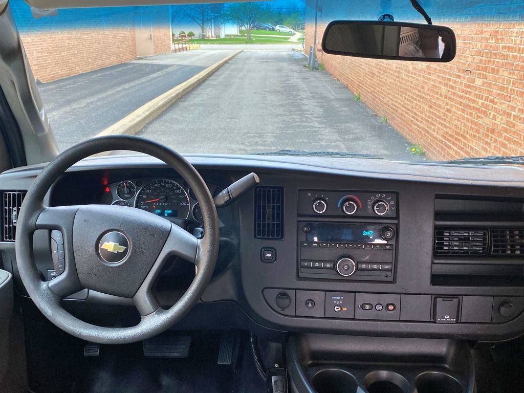 2019 Chevrolet Express Cargo Van RWD 2500 135" - 23012643 - 33