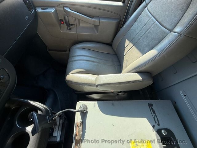 2019 Chevrolet Express Cargo Van RWD 3500 155" - 22974965 - 17