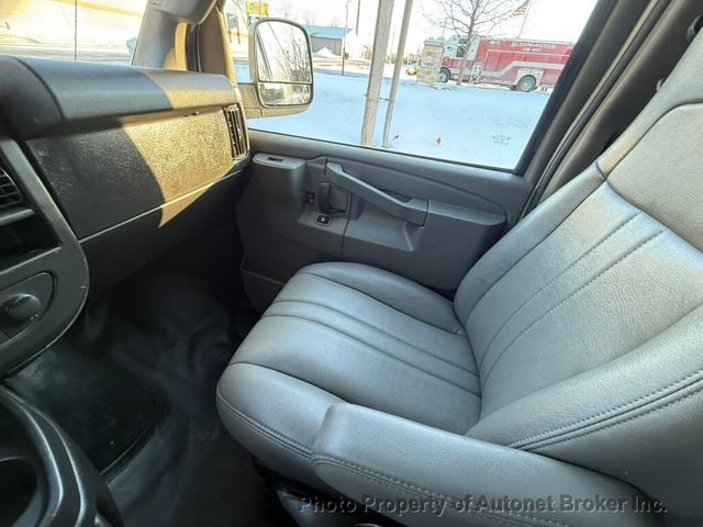2019 Chevrolet Express Cargo Van RWD 3500 155" - 22976795 - 11