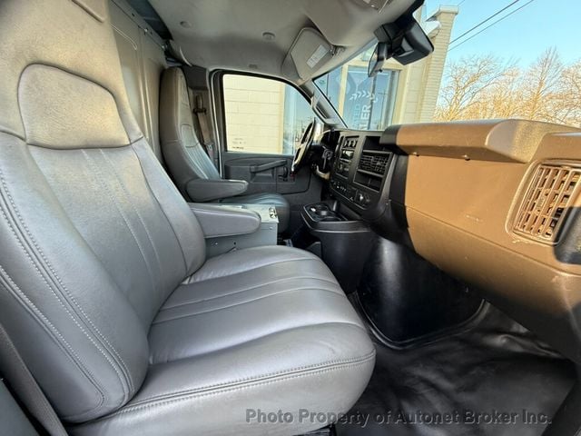 2019 Chevrolet Express Cargo Van RWD 3500 155" - 22976795 - 16