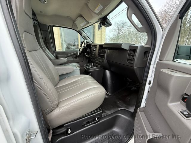 2019 Chevrolet Express Cargo Van RWD 3500 155" - 22979690 - 17