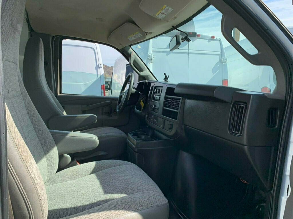 2019 Chevrolet Express Commercial Cutaway 3500 Van 139" - 22984704 - 47