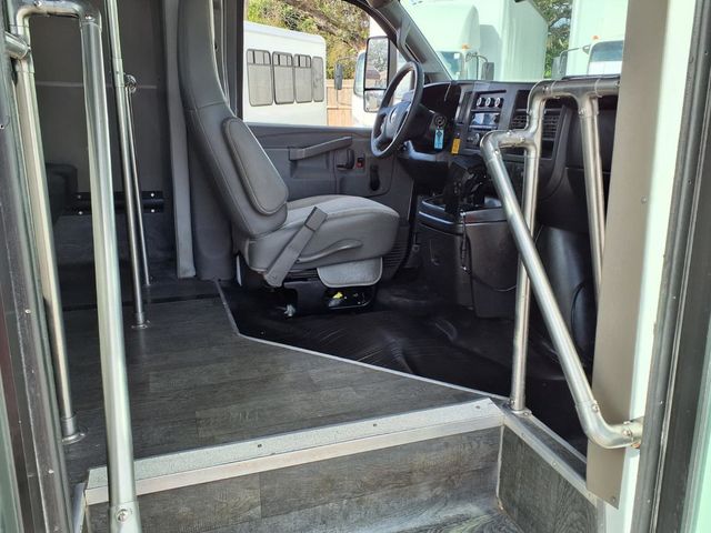 2019 Chevrolet Express Commercial Cutaway 3500 Van 159" - 22984695 - 9